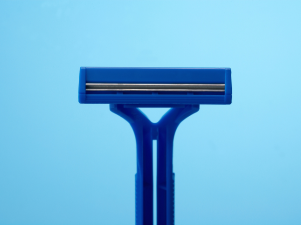 Peut-on prendre un rasoir en bagage cabine ?