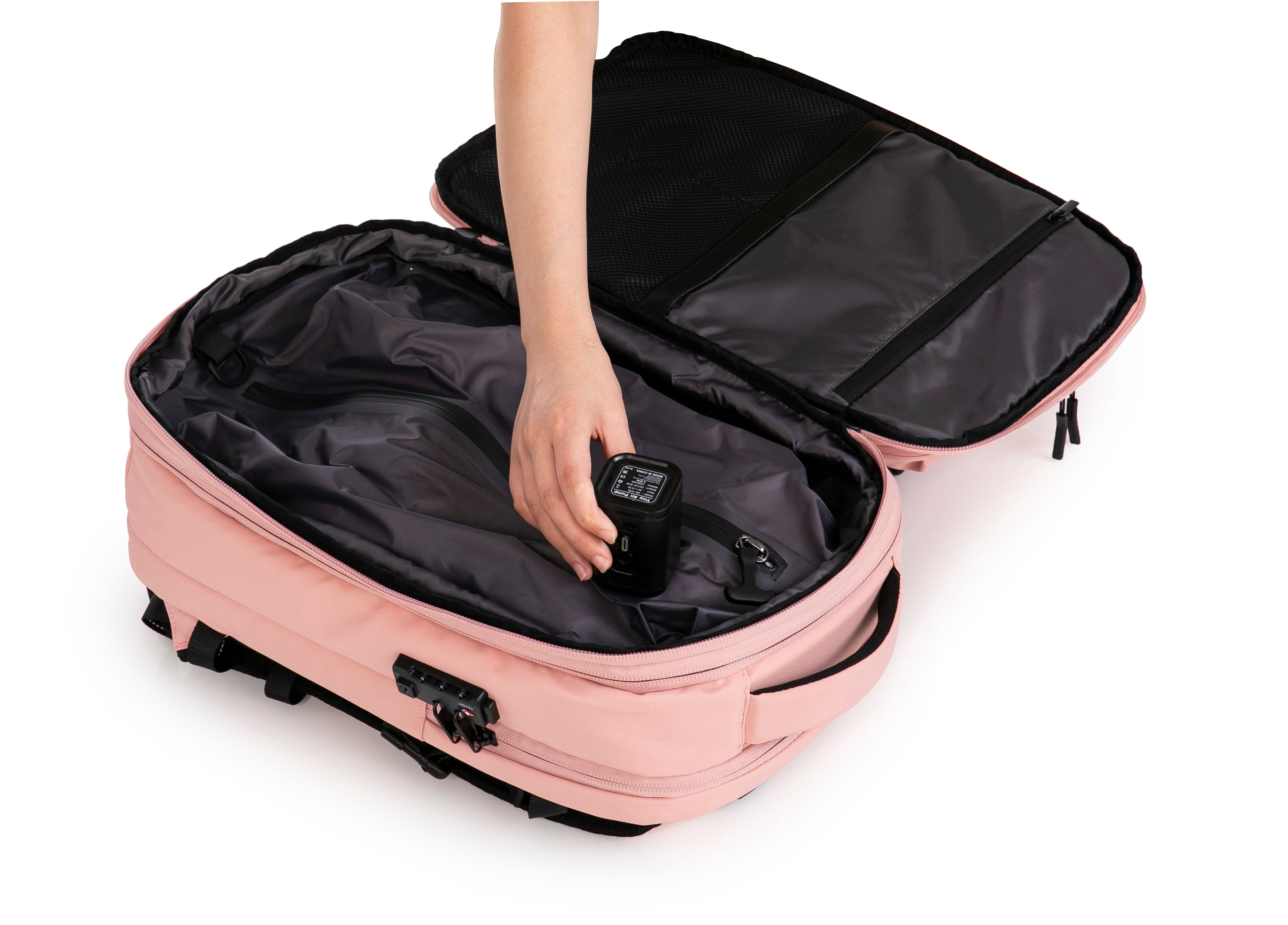 Vacuum compressible backpack – With or without pump