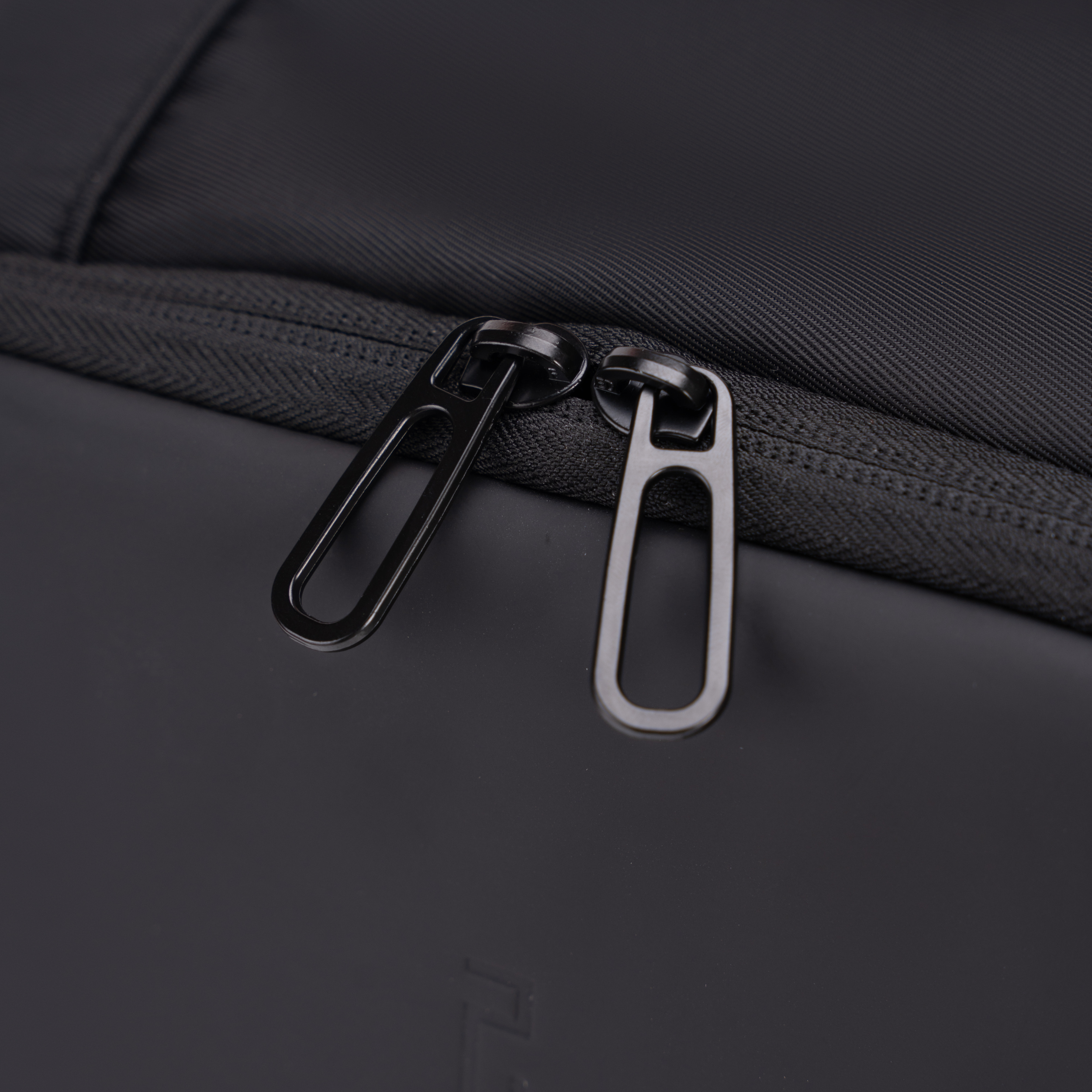 Sac à dos 40x30x20 CELIMS - Bagage à Main - Imperméable - Noir