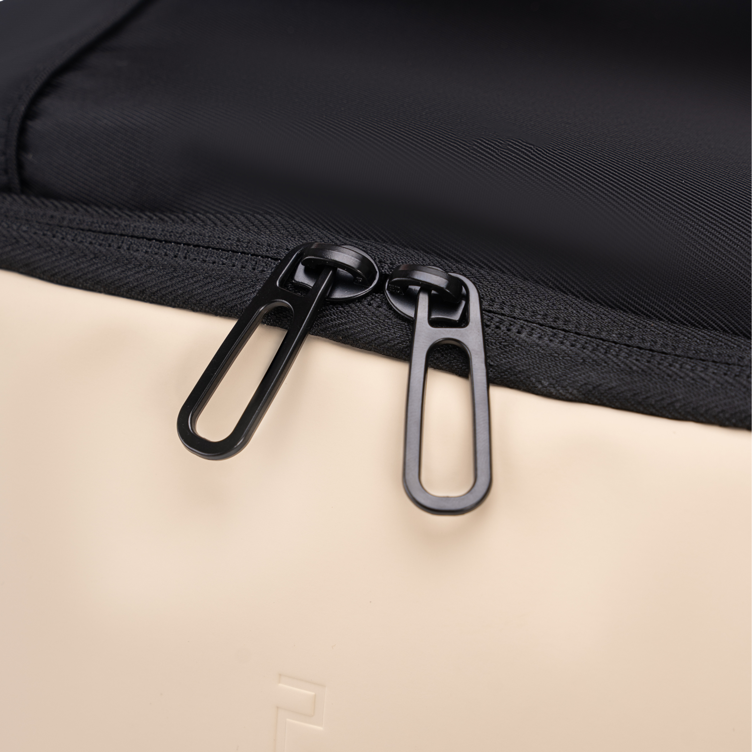 Sac à dos 40x30x20 CELIMS - Bagage à Main - Imperméable - Noir